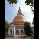 Der Phra Pathom Chedi in Nakhon Pathom, das mit 127 m Höhe weltweit höchste buddhistische Bauwerk